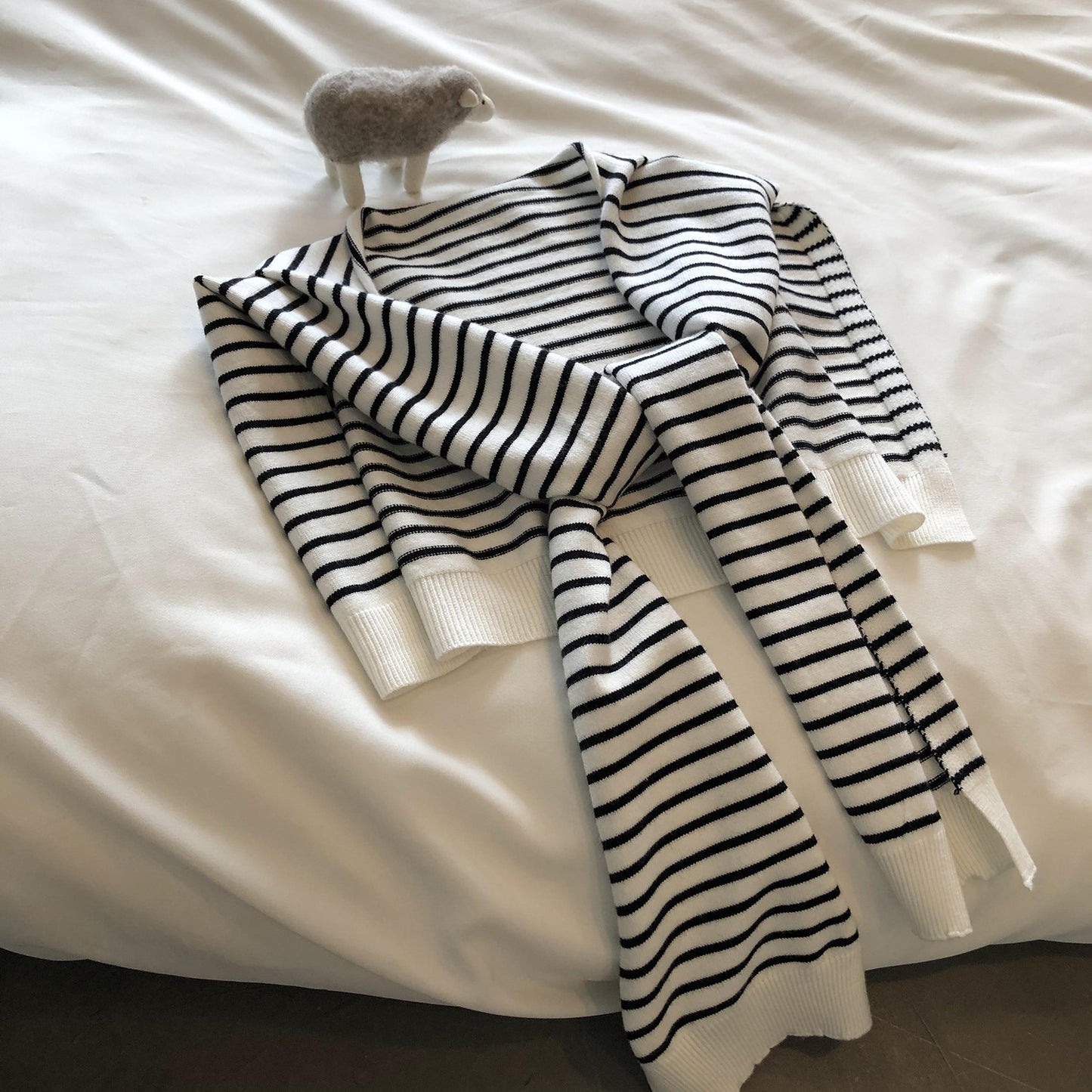 Over-the-shoulder Striped Warm Knotted Scarf