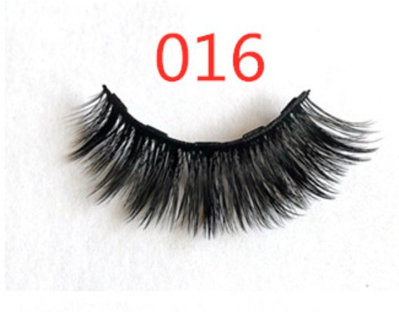 A Pair Of False Eyelashes With Magnets In Fashion - SD & CO.