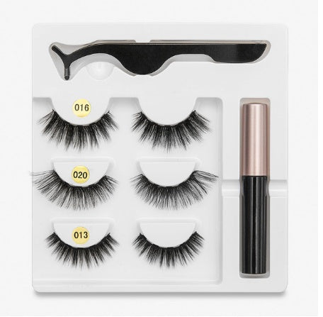 A Pair Of False Eyelashes With Magnets In Fashion - SD & CO.
