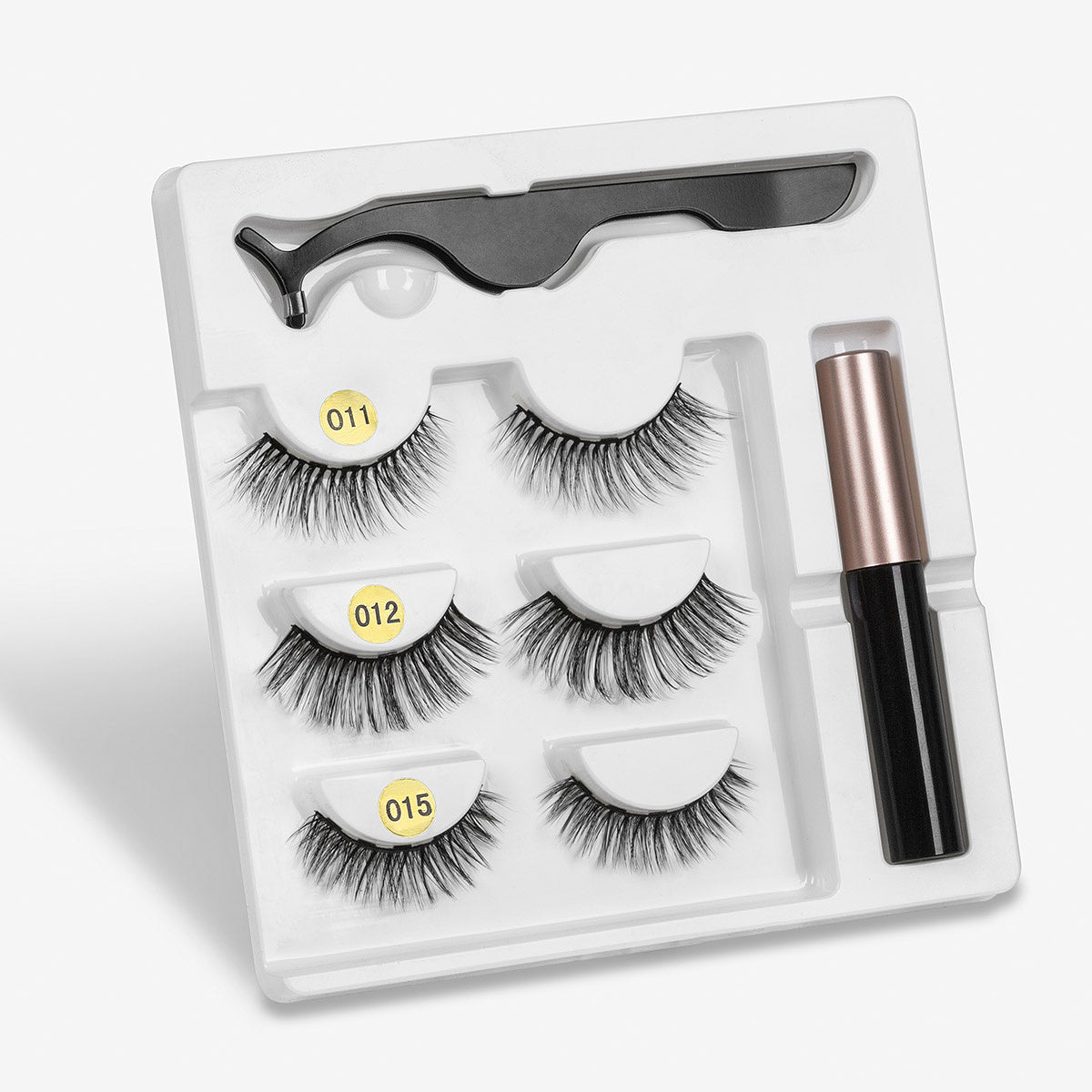 A Pair Of False Eyelashes With Magnets In Fashion - SD & CO.