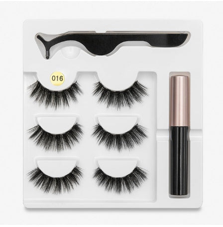 A Pair Of False Eyelashes With Magnets In Fashion - SD & CO.