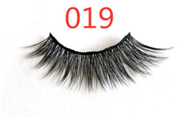 A Pair Of False Eyelashes With Magnets In Fashion - SD & CO.