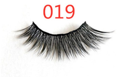 A Pair Of False Eyelashes With Magnets In Fashion - SD & CO.