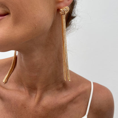 Simple Y-shaped Metal Tassel Necklace With A Minimalist Understated Style