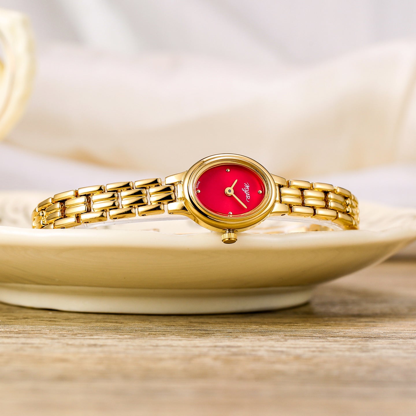 Exquisite Oval Mini Women's Vintage Waterproof Quartz Watch