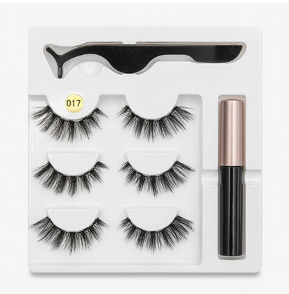 A Pair Of False Eyelashes With Magnets In Fashion - SD & CO.