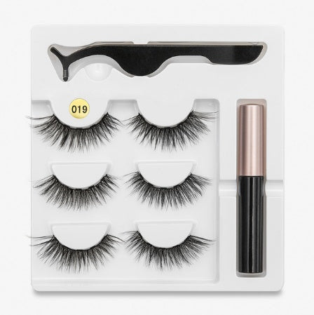 A Pair Of False Eyelashes With Magnets In Fashion - SD & CO.