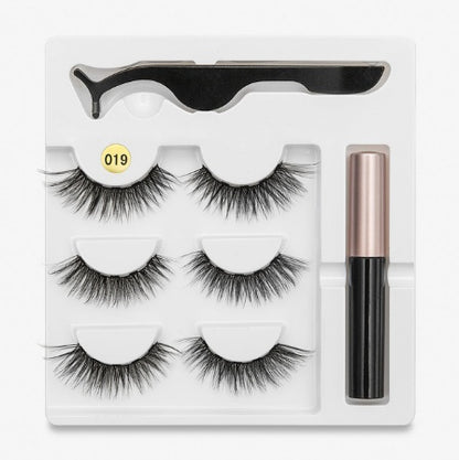 A Pair Of False Eyelashes With Magnets In Fashion - SD & CO.