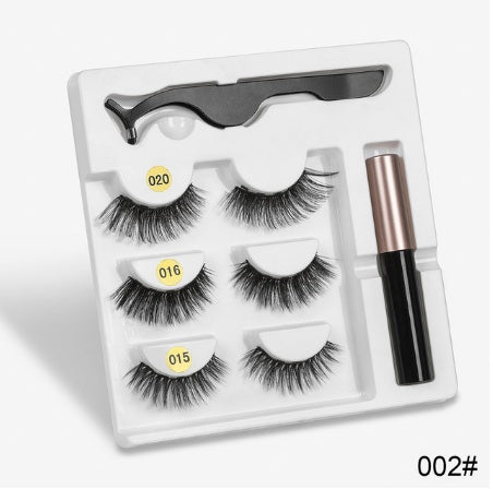 A Pair Of False Eyelashes With Magnets In Fashion - SD & CO.