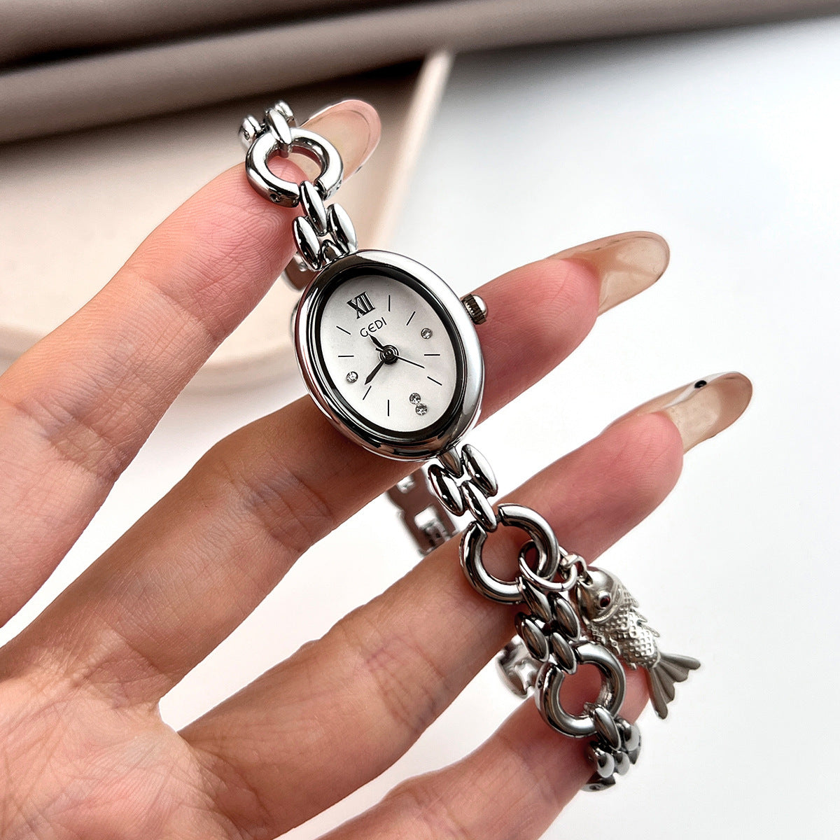 Niche Lightweight Luxury Oval Ladies' Watch