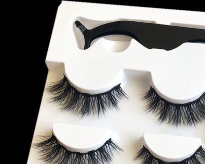 A Pair Of False Eyelashes With Magnets In Fashion - SD & CO.