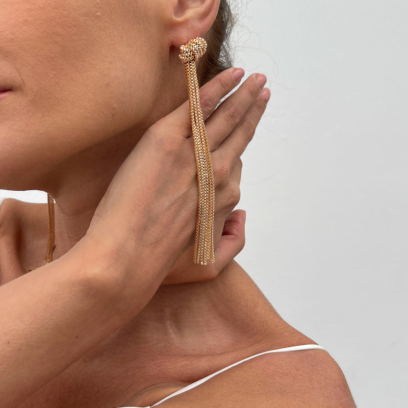 Simple Y-shaped Metal Tassel Necklace With A Minimalist Understated Style